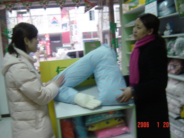 适之宝枕工坊男朋友枕头受南京电视台生活频道采访