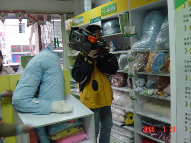 适之宝枕工坊男朋友枕头受南京电视台生活频道采访