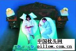 情人节：“情人枕头”亮相青岛 “枕头中的情人”(组图)  